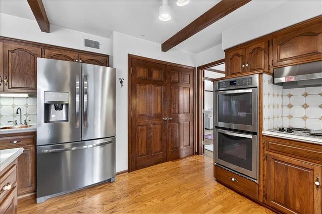 20 Wycklow Street, Overland Park, KS 66207