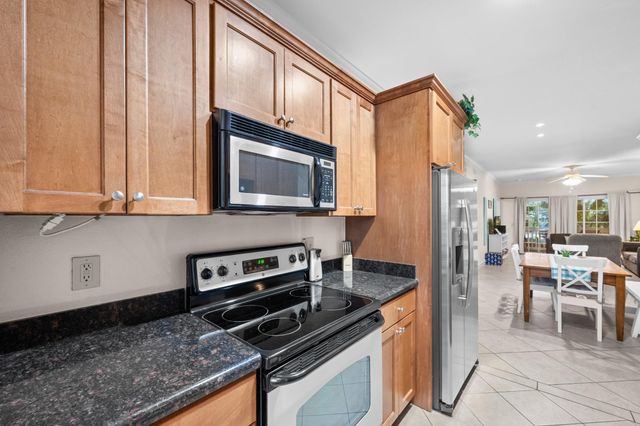 7000 Seawall Boulevard 811, Galveston, TX 77551