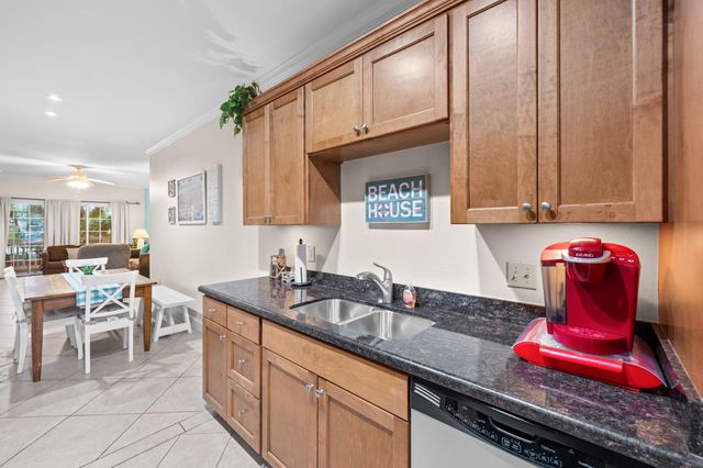 7000 Seawall Boulevard 811, Galveston, TX 77551