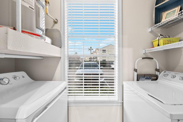 7000 Seawall Boulevard 811, Galveston, TX 77551