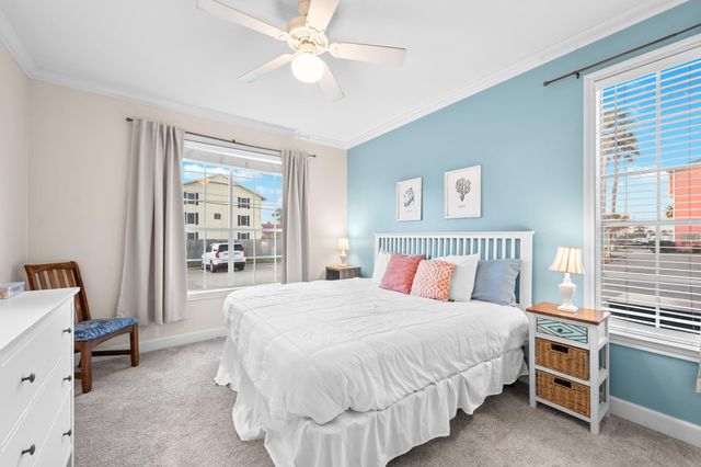 7000 Seawall Boulevard 811, Galveston, TX 77551