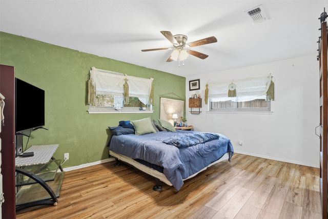 1233 Greenbriar Lane, Cleburne, TX 76033