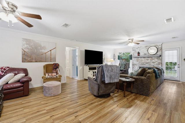 1233 Greenbriar Lane, Cleburne, TX 76033