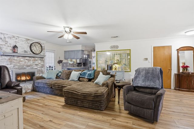 1233 Greenbriar Lane, Cleburne, TX 76033