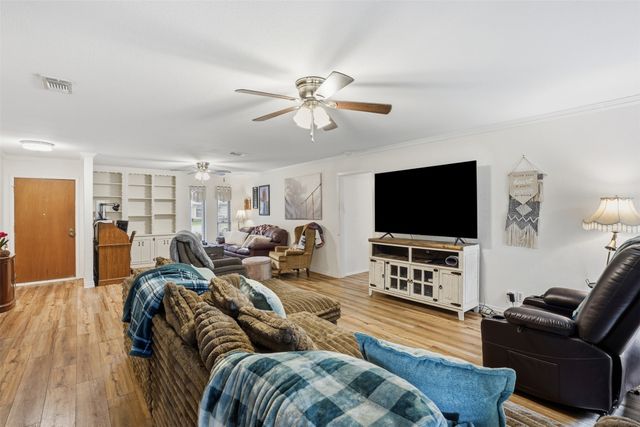 1233 Greenbriar Lane, Cleburne, TX 76033