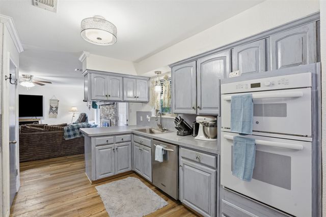 1233 Greenbriar Lane, Cleburne, TX 76033