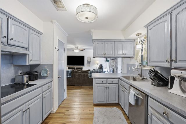 1233 Greenbriar Lane, Cleburne, TX 76033