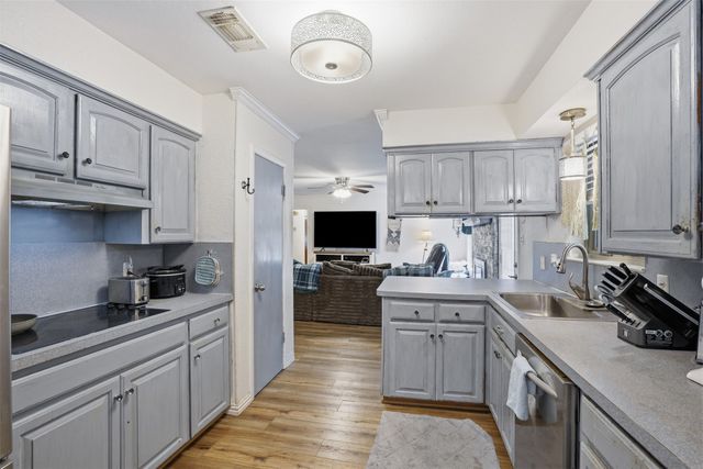 1233 Greenbriar Lane, Cleburne, TX 76033