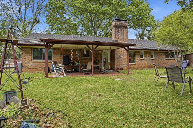 1233 Greenbriar Lane, Cleburne, TX 76033