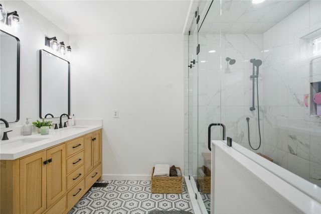 207 Dodgins Lane, Seneca, SC 29672