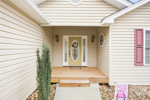 207 Dodgins Lane, Seneca, SC 29672