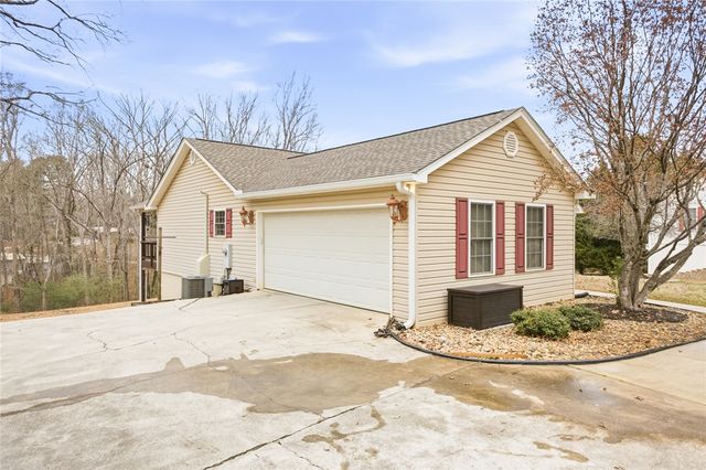 207 Dodgins Lane, Seneca, SC 29672