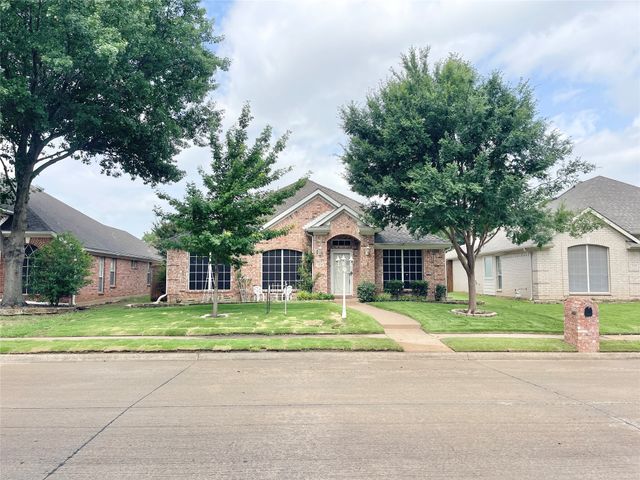 1216 Courtney Lane, Lewisville, TX 75077