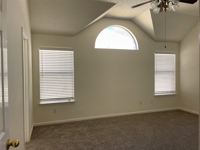1216 Courtney Lane, Lewisville, TX 75077