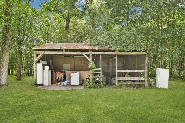 111 County Road 3379, Cleveland, TX 77327