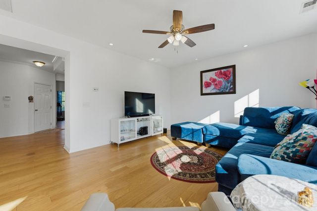 4418 Forest Gate Lane, Charlotte, NC 28270