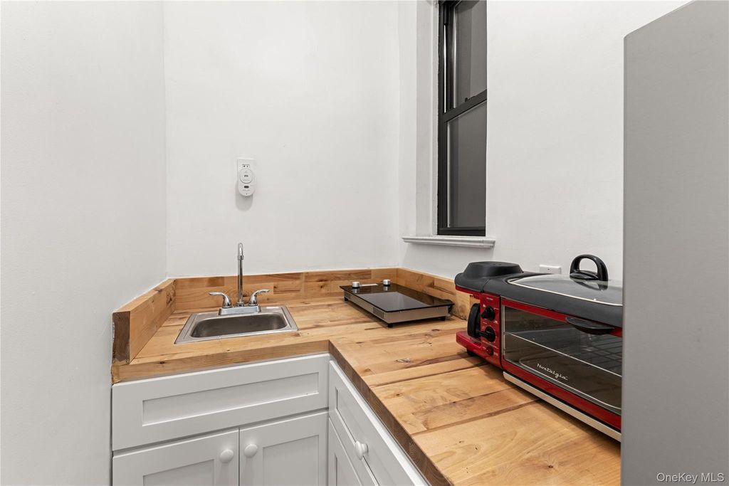 415 W 46 Street 2D, New York (manhattan), NY 10036 — photo 5