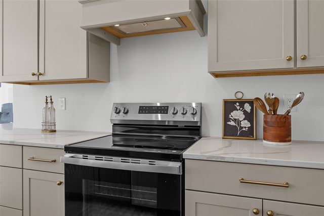 219 McCarran Avenue NE, Cedar Rapids, IA 52402