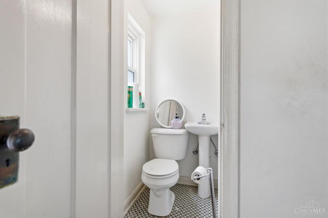 3712 Bonfield Drive, Cincinnati, OH 45220