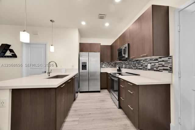 4691 NW 83rd Pkwy, Doral, FL 33166