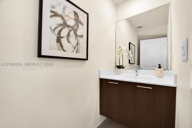 4691 NW 83rd Pkwy, Doral, FL 33166