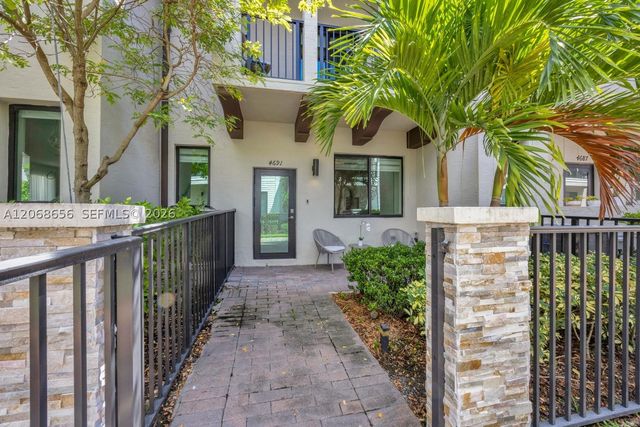 4691 NW 83rd Pkwy, Doral, FL 33166
