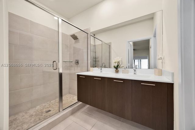 4691 NW 83rd Pkwy, Doral, FL 33166