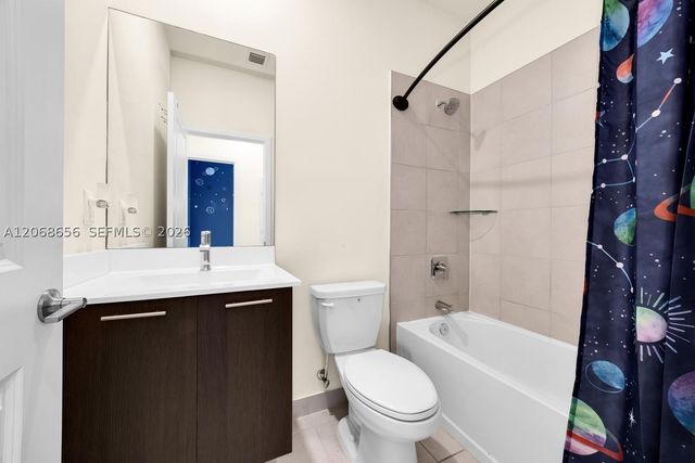 4691 NW 83rd Pkwy, Doral, FL 33166