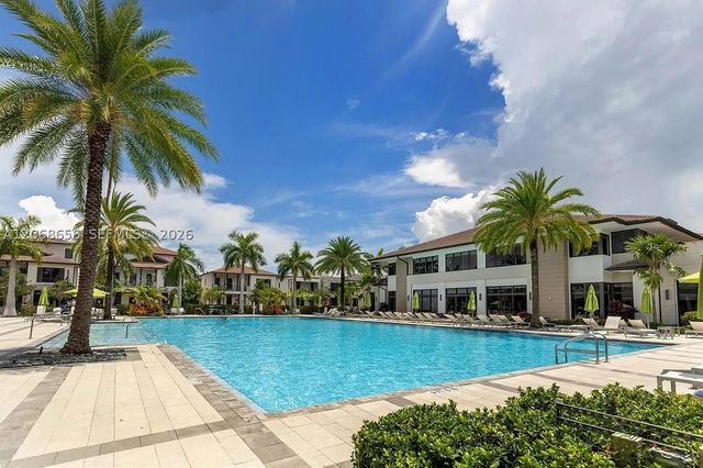 4691 NW 83rd Pkwy, Doral, FL 33166