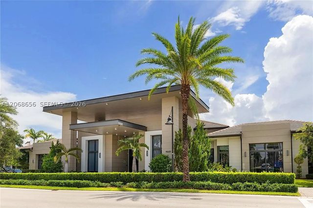 4691 NW 83rd Pkwy, Doral, FL 33166