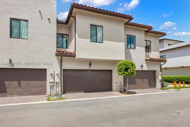 4691 NW 83rd Pkwy, Doral, FL 33166