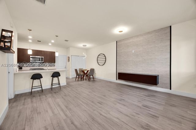 4691 NW 83rd Pkwy, Doral, FL 33166