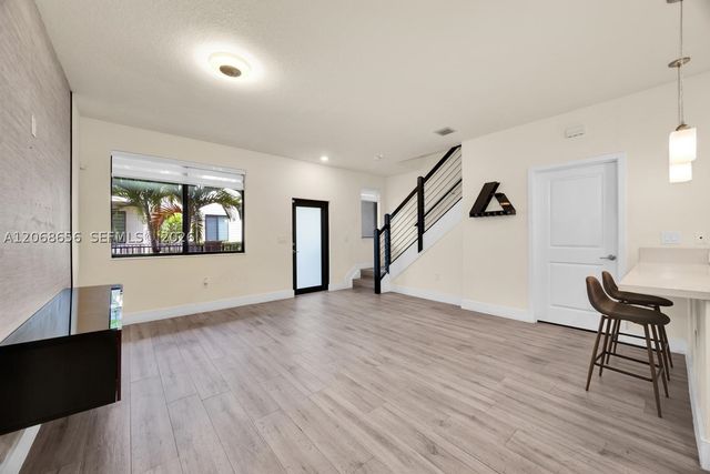 4691 NW 83rd Pkwy, Doral, FL 33166