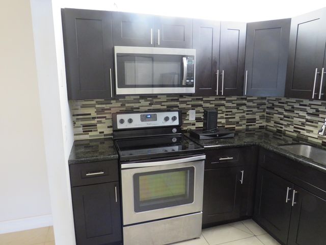 335 Pine Ridge Circle D-1, Greenacres, FL 33463