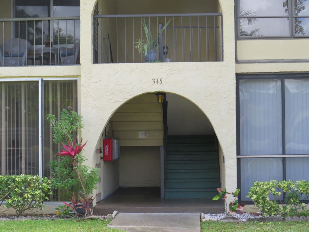 335 Pine Ridge Circle D-1, Greenacres, FL 33463