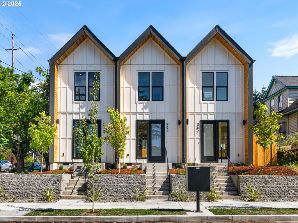 205 Ne Going St 2, Portland, OR 97211