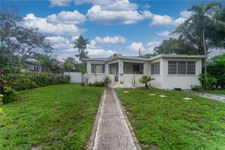 6250 NW 41st St, Virginia Gardens, FL 33166