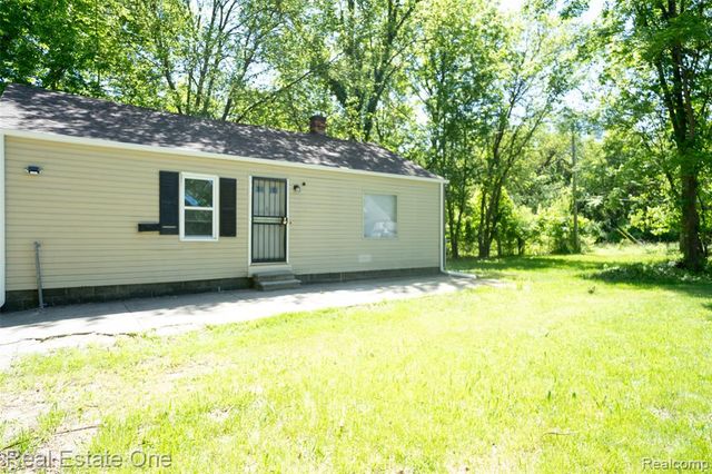 22675 Santa Maria Street, Detroit, MI 48219