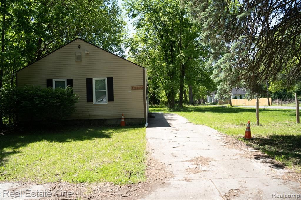 22675 Santa Maria Street, Detroit, MI 48219