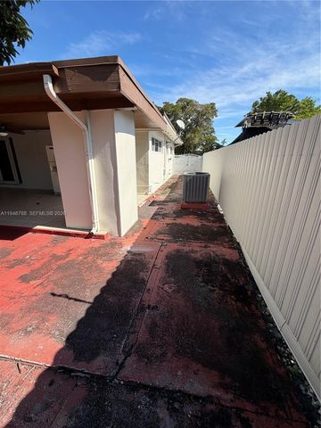 6090 W 5th Ln, Hialeah, FL 33012