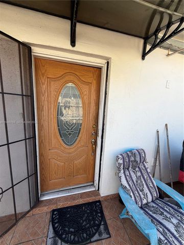 6090 W 5th Ln, Hialeah, FL 33012