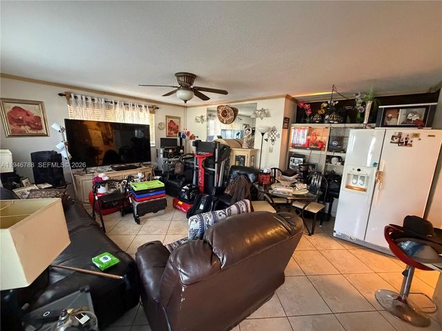 6090 W 5th Ln, Hialeah, FL 33012