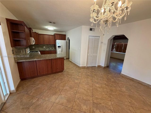 6090 W 5th Ln, Hialeah, FL 33012