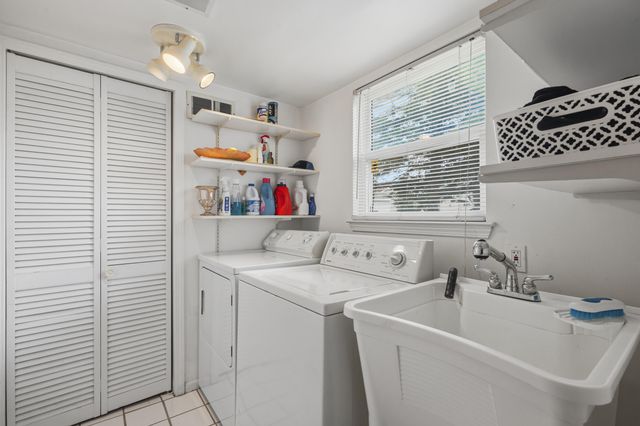 38559 Nellie Lane, Westland, MI 48186