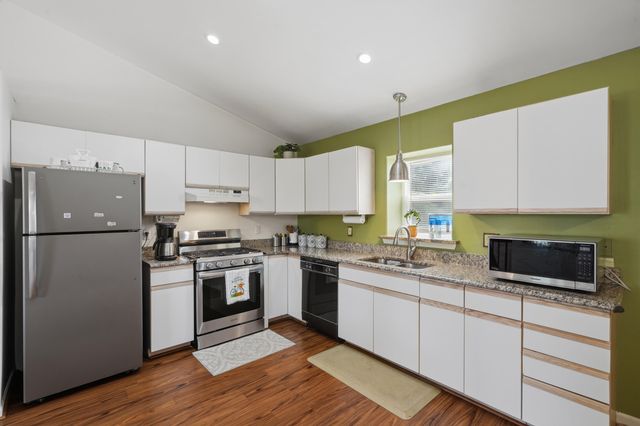 38559 Nellie Lane, Westland, MI 48186