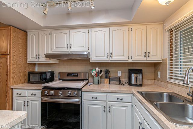 30641 Dover Avenue, Warren, MI 48088