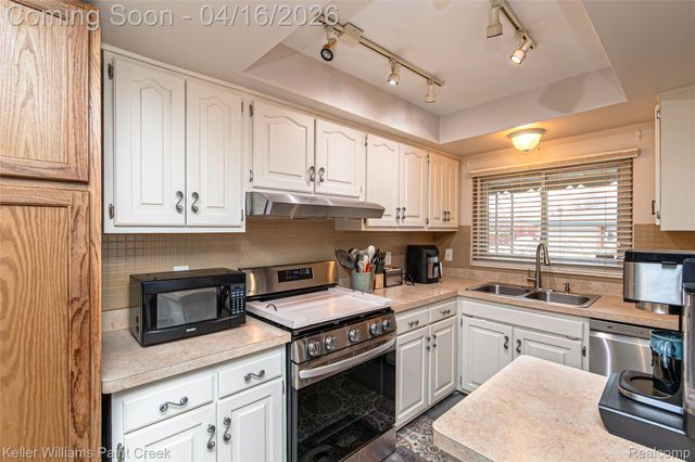 30641 Dover Avenue, Warren, MI 48088