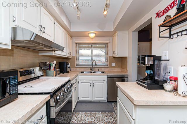 30641 Dover Avenue, Warren, MI 48088