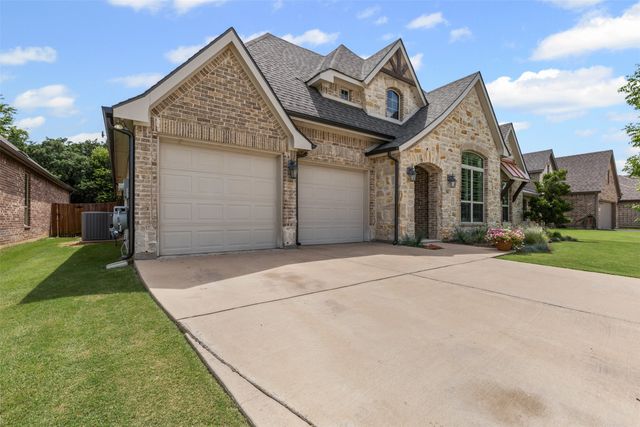 301 Prairie Oak Court, Burleson, TX 76028