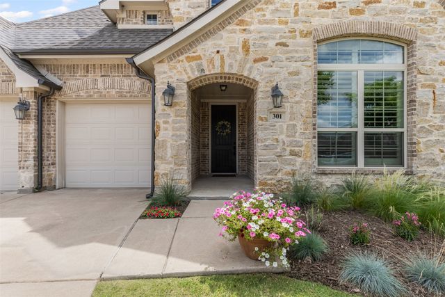 301 Prairie Oak Court, Burleson, TX 76028